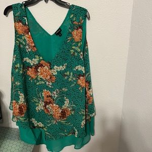 Beautiful Torrid V neck sleeveless blouse! Size 3. Perfect for summer!